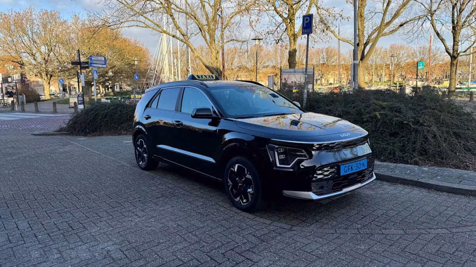 Den Taxi bij Station Enkhuizen voor lokaal en regionaal vervoer