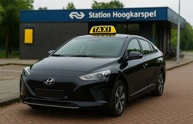 Den Taxi Hoogkarspel bij NS-station – geel taxibordje, geen nummerplaat
